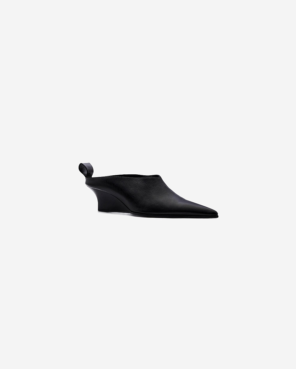 ЧЕРНЫЕ МЮЛИ С ОСТРЫМ МЫСОМ НА ТАНКЕТКЕ FAUVE LOW