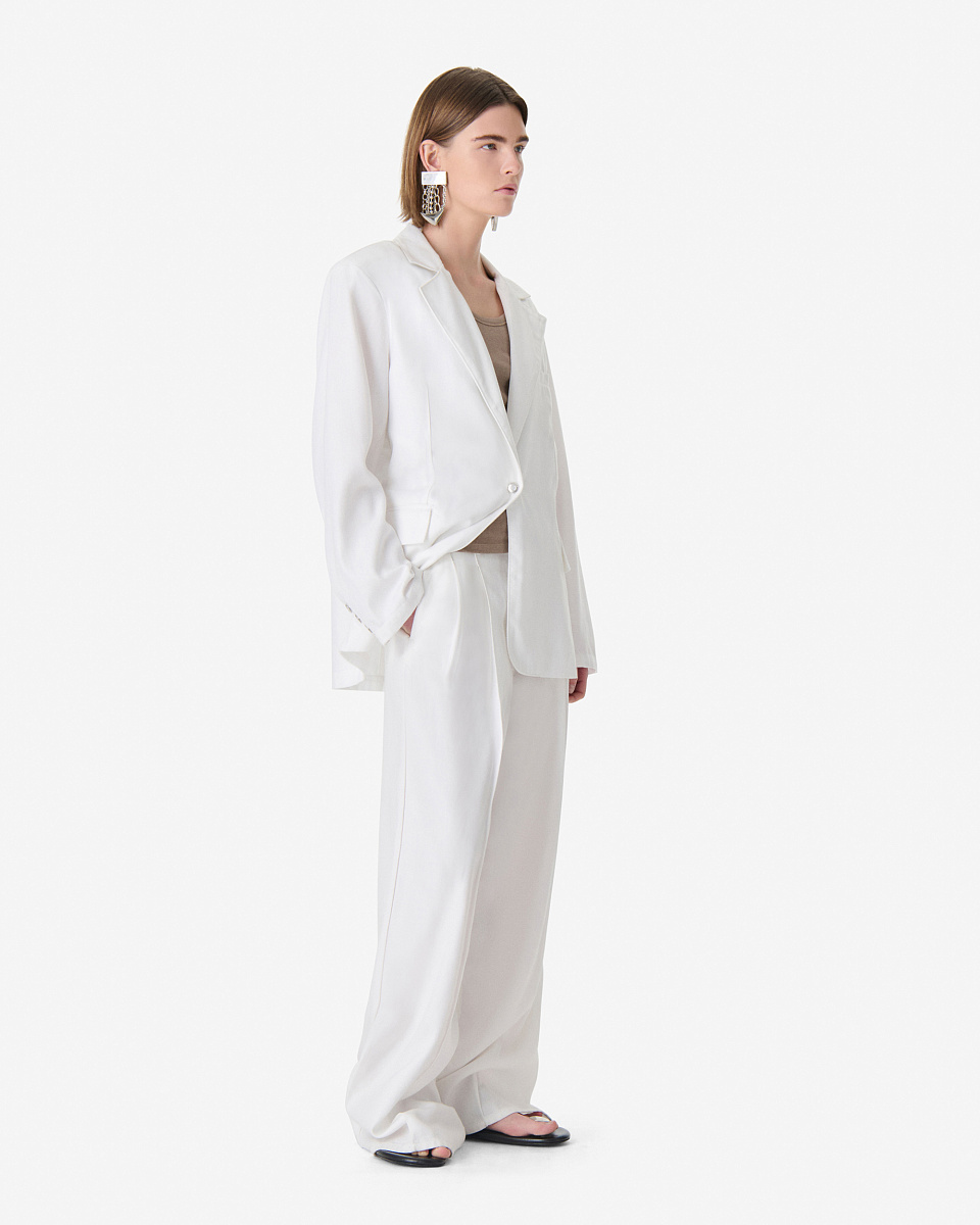 БЕЛЫЙ КОСТЮМНЫЙ ЖАКЕТ ИЗ СТРУЯЩЕГОСЯ ДЕНИМА