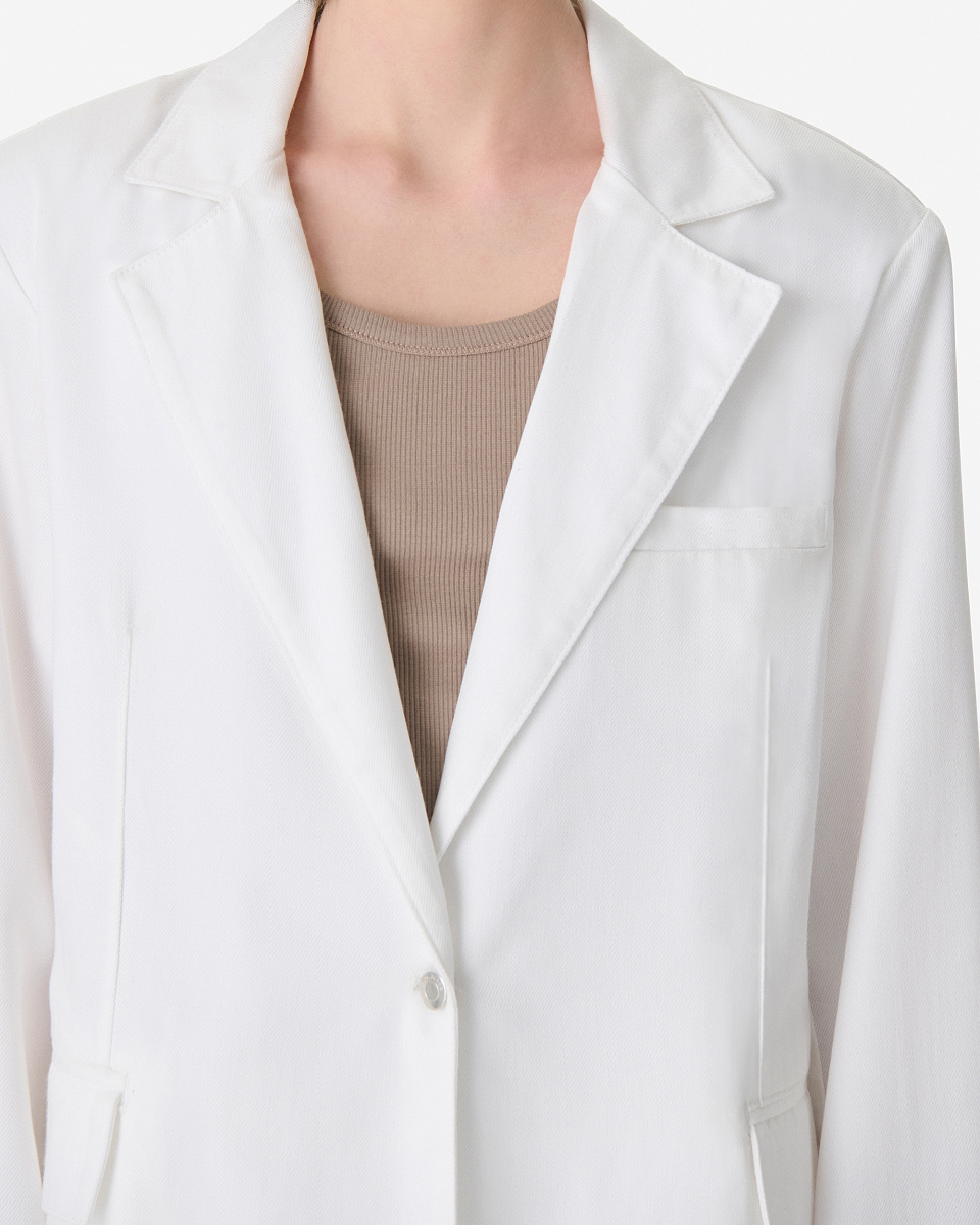 БЕЛЫЙ КОСТЮМНЫЙ ЖАКЕТ ИЗ СТРУЯЩЕГОСЯ ДЕНИМА ATIKI