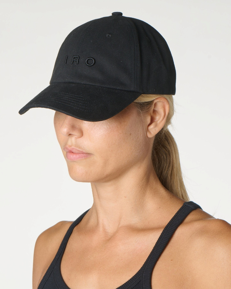 ЧЕРНАЯ БЕЙСБОЛКА С ВЫШИВКОЙ CAP